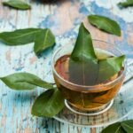Taza de te de laurel, una bebida natural con múltiples beneficios para la salud