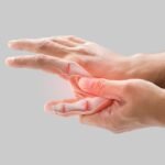 Inflamación y dolor de articulaciones debido a los bajos niveles de acido urico