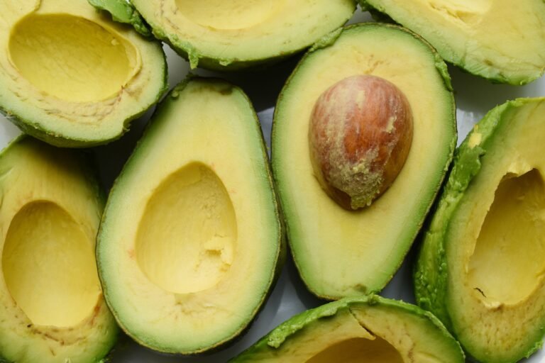 El Aguacate: Beneficios, Usos y Potencial de un Superalimento