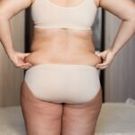 mujer preocupada por su salud, necesita quemar grasa