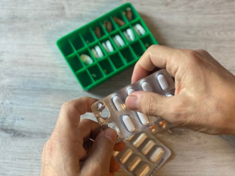 Atorvastatina: Beneficios, Riesgos y Claves para un Uso Seguro y Eficaz